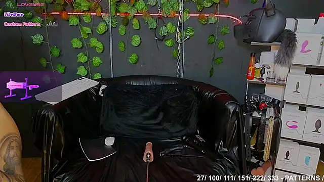 Snapshot of Sweett_Mollyy chatting on September 24, 2025, 2:48 am Sweett Mollyy online show from September 24, 2025, 2:48 am