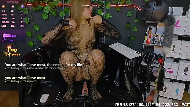 Snapshot of Sweett_Mollyy chatting on October 23, 2025, 3:06 am Sweett Mollyy online show from October 23, 2025, 3:06 am