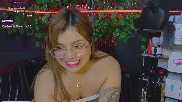 Snapshot of Sweett_Mollyy chatting on November 23, 2025, 1:16 am Sweett Mollyy online show from November 23, 2025, 1:16 am