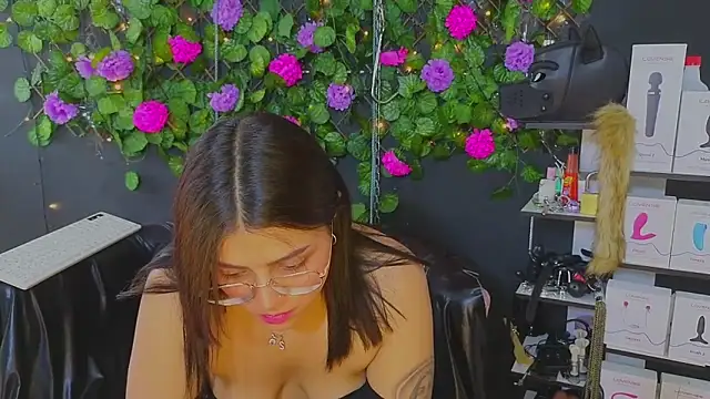 Snapshot of Sweett_Mollyy chatting on June 9, 2026, 6:08 pm Sweett Mollyy online show from June 9, 2026, 6:08 pm
