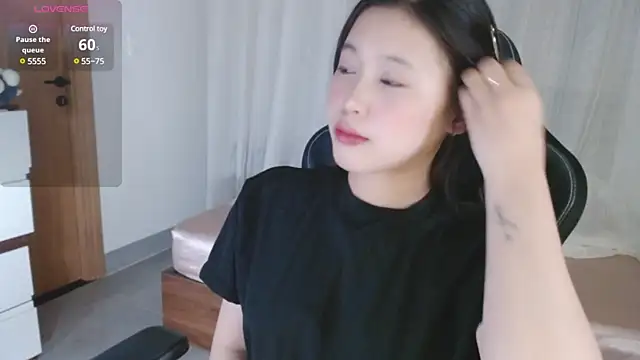 Lin SiYee online show from March 1, 2025, 1:07 pm