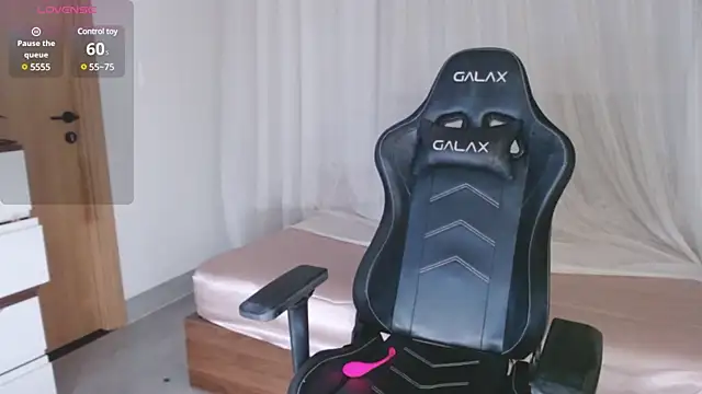 Lin SiYee online show from March 22, 2025, 2:47 pm