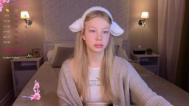 Snapshot of Sarra_Cooper chatting on December 9, 2024, 1:07 am Sarra Cooper online show from December 9, 2024, 1:07 am