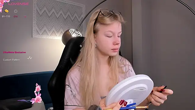 Snapshot of Sarra_Cooper chatting on December 11, 2024, 1:05 am Sarra Cooper online show from December 11, 2024, 1:05 am