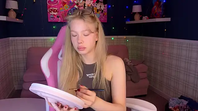 Snapshot of Sarra_Cooper chatting on December 25, 2024, 1:10 am Sarra Cooper online show from December 25, 2024, 1:10 am