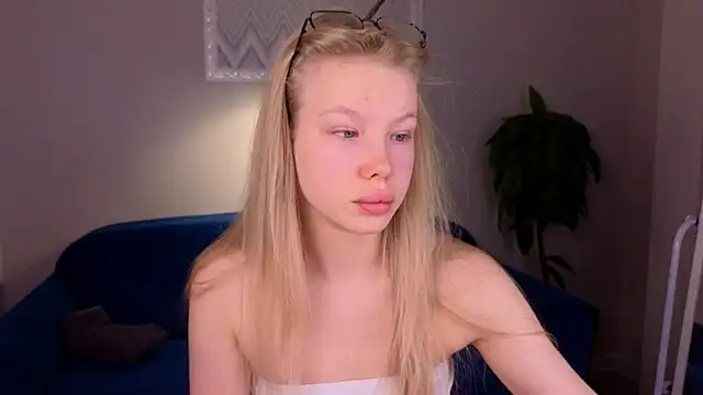 Snapshot of Sarra_Cooper chatting on December 26, 2024, 1:07 am Sarra Cooper online show from December 26, 2024, 1:07 am