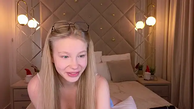 Snapshot of Sarra_Cooper chatting on December 27, 2024, 4:15 am Sarra Cooper online show from December 27, 2024, 4:15 am