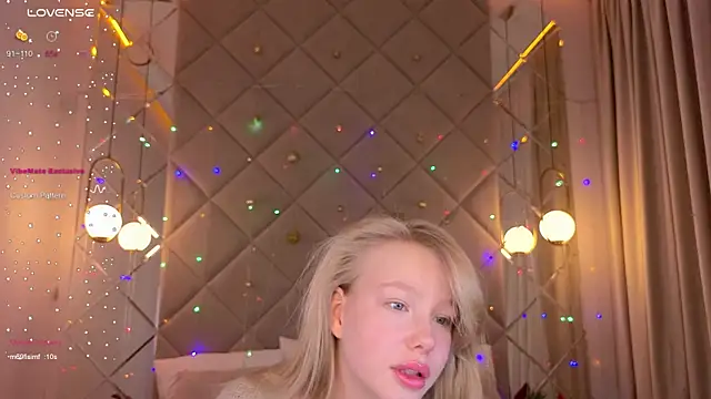 Snapshot of Sarra_Cooper chatting on December 27, 2024, 7:18 am Sarra Cooper online show from December 27, 2024, 7:18 am