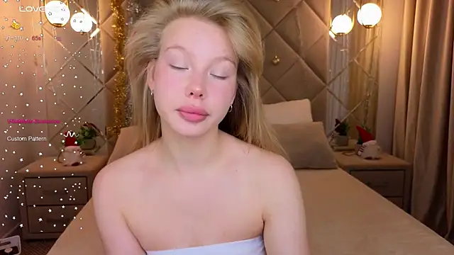 Snapshot of Sarra_Cooper chatting on January 8, 2025, 1:21 am Sarra Cooper online show from January 8, 2025, 1:21 am