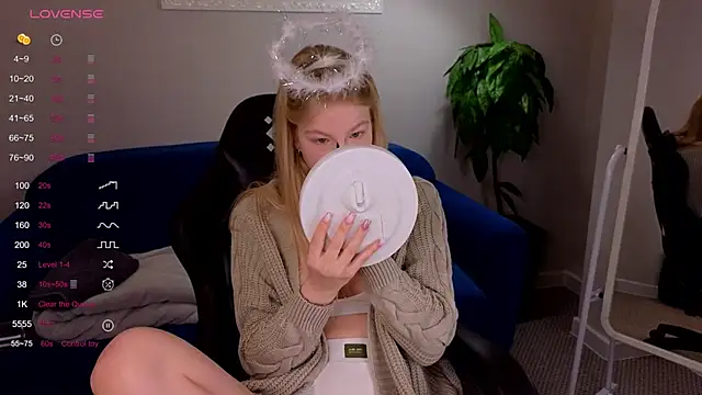 Snapshot of Sarra_Cooper chatting on January 27, 2025, 1:05 am Sarra Cooper online show from January 27, 2025, 1:05 am