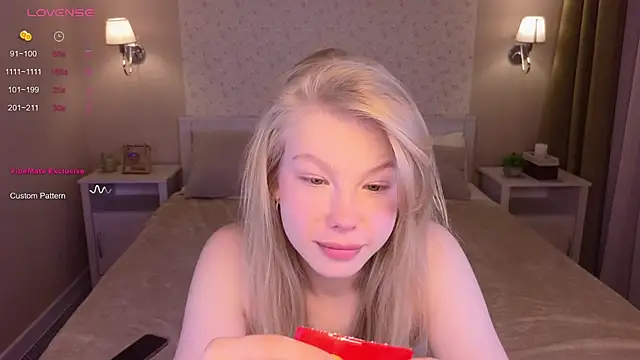 Snapshot of Sarra_Cooper chatting on January 31, 2025, 1:33 am Sarra Cooper online show from January 31, 2025, 1:33 am