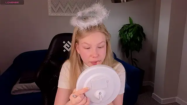 Snapshot of Sarra_Cooper chatting on February 13, 2025, 1:19 am Sarra Cooper online show from February 13, 2025, 1:19 am