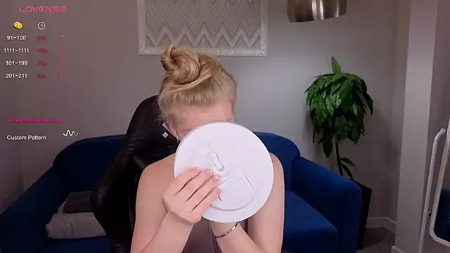 Snapshot of Sarra_Cooper chatting on February 14, 2025, 1:13 am Sarra Cooper online show from February 14, 2025, 1:13 am