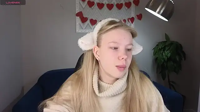 Snapshot of Sarra_Cooper chatting on February 17, 2025, 1:04 am Sarra Cooper online show from February 17, 2025, 1:04 am