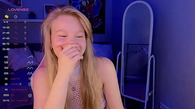 Snapshot of Sarra_Cooper chatting on February 18, 2025, 4:37 am Sarra Cooper online show from February 18, 2025, 4:37 am