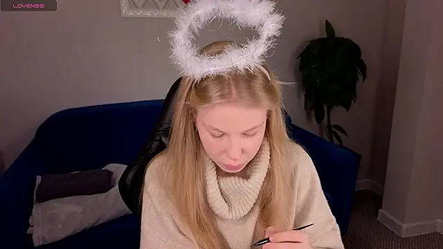 Snapshot of Sarra_Cooper chatting on February 19, 2025, 1:18 am Sarra Cooper online show from February 19, 2025, 1:18 am