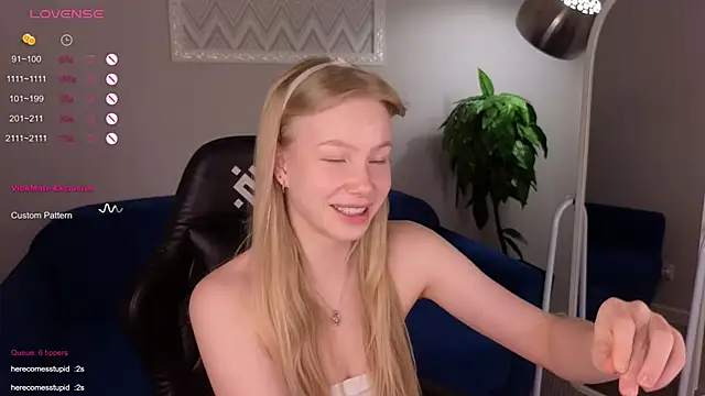 Snapshot of Sarra_Cooper chatting on March 4, 2025, 4:17 am Sarra Cooper online show from March 4, 2025, 4:17 am