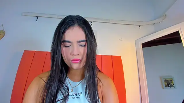 valen rose0 online show from November 26, 2025, 12:06 pm