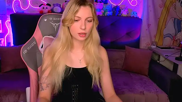 Maria Hunt online show from October 22, 2025, 2:23 am