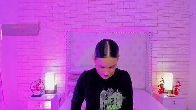 Coco Balenciaga  online show from March 21, 2026, 11:48 am