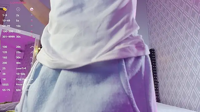 littleebluee online show from March 2, 2025, 12:32 pm