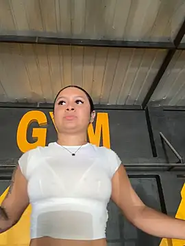 Pretty Isadora online show from November 14, 2025, 5:55 pm