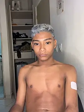 Snapshot of alejo_cute chatting on December 20, 2024, 1:43 pm alejo cute online show from December 20, 2024, 1:43 pm