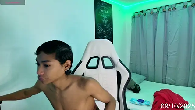 Snapshot of alejo_cute chatting on October 9, 2025, 7:56 pm alejo cute online show from October 9, 2025, 7:56 pm