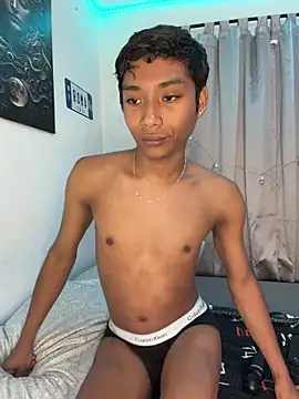 Snapshot of alejo_cute chatting on May 24, 2026, 3:50 pm alejo cute online show from May 24, 2026, 3:50 pm
