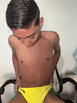 Snapshot of alejo_cute chatting on July 2, 2026, 1:39 pm alejo cute online show from July 2, 2026, 1:39 pm