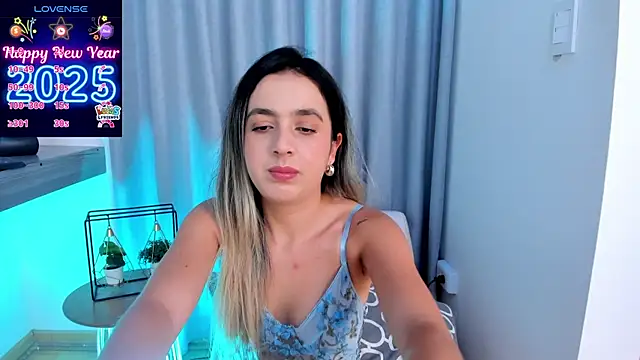 Lucyortiz  online show from January 11, 2025, 1:22 pm