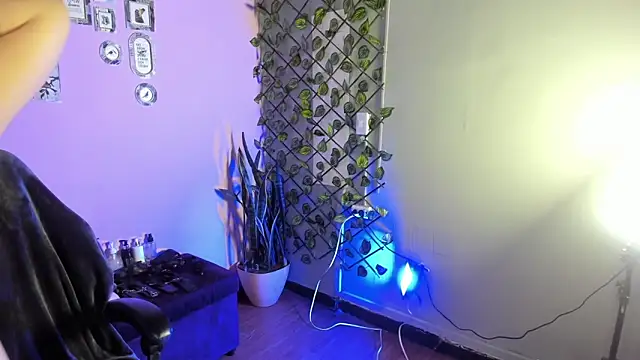 Amy hoy69 online show from November 12, 2025, 3:18 am