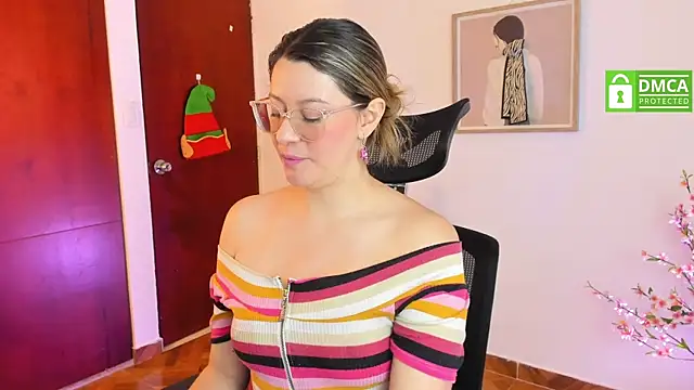 Chanelll Taylorr  online show from December 19, 2024, 4:02 pm
