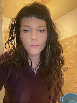 OniricFemme online show from May 6, 2026, 5:14 am