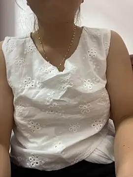 Snapshot of Milk_Mom99 chatting on October 30, 2025, 3:08 am Milk Mom99 online show from October 30, 2025, 3:08 am