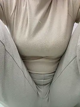 Snapshot of Milk_Mom99 chatting on November 5, 2025, 7:08 am Milk Mom99 online show from November 5, 2025, 7:08 am