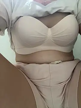 Milk Mom99 online show from April 6, 2026, 6:58 am