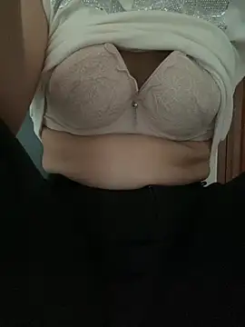 Snapshot of Milk_Mom99 chatting on July 31, 2026, 4:01 am Milk Mom99 online show from July 31, 2026, 4:01 am