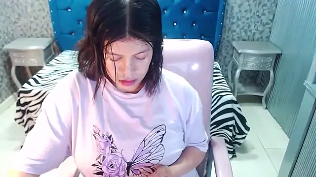 CurvyJulieth online show from September 23, 2025, 4:59 am