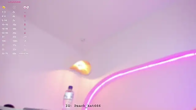 katiepeach  online show from January 21, 2025, 12:29 pm