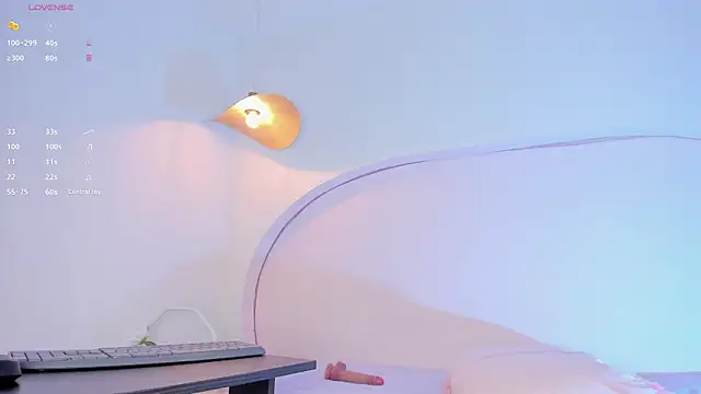 katiepeach  online show from March 3, 2025, 4:14 pm