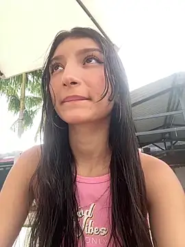 Snapshot of loly-yandere chatting on December 18, 2024, 8:25 pm loly-yandere online show from December 18, 2024, 8:25 pm