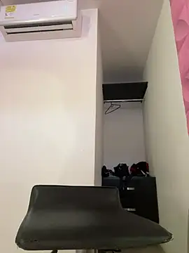 Snapshot of loly-yandere chatting on March 6, 2025, 8:48 pm loly-yandere online show from March 6, 2025, 8:48 pm