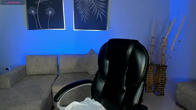 SamanthaKlein  online show from January 28, 2025, 3:47 am