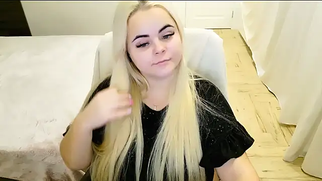 lovely-eyes online show from December 22, 2024, 8:58 pm