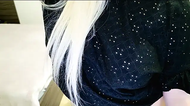 lovely-eyes online show from January 20, 2025, 1:18 am