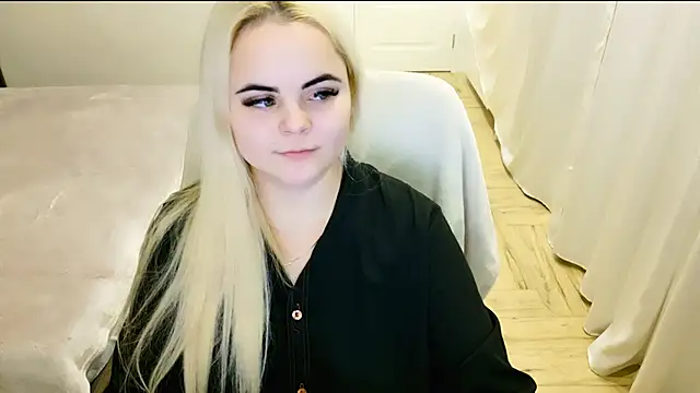 lovely-eyes online show from February 13, 2025, 8:03 pm