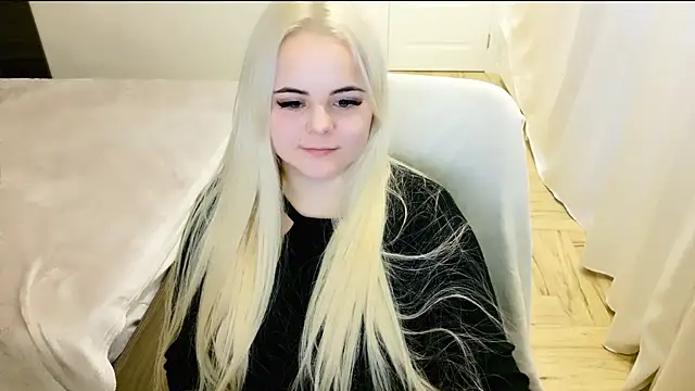 lovely-eyes online show from February 24, 2025, 4:38 am