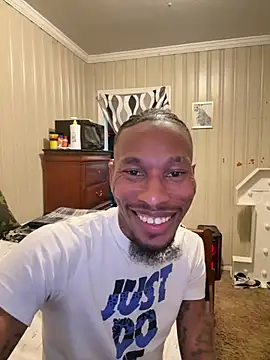 Snapshot of KingDerRico chatting on April 15, 2026, 9:48 pm KingDerRico online show from April 15, 2026, 9:48 pm