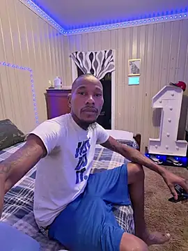 Snapshot of KingDerRico chatting on August 6, 2026, 10:33 pm KingDerRico online show from August 6, 2026, 10:33 pm